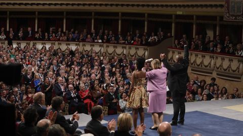 Representantes de Mary's Meals reciben su premio, durante la 43 edicin de la entrega de los ?Premios Princesa de Asturias 2023?, en el teatro Campoamor, a 20 de octubre de 2023, en Oviedo,