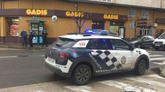 Agentes de la Polic�a Local levantan acta tras un reciente atropello en Doctor Casares