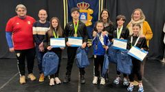 Agrelo, Vidal, los hermanos Casti�eiras, Pi�eiro, Sampedro, los hermanos Calo y Rey, en el acto de homenaje.