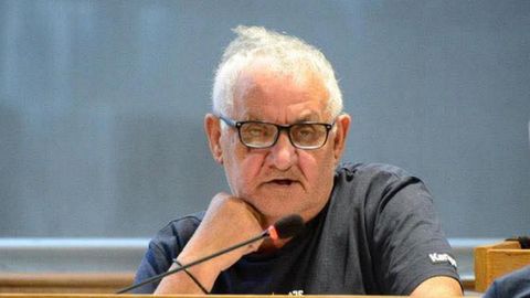 El concejal de Deportes de Cangas achaca a j&oacute;venes inmigrantes el mal estado de los campos de f&uacute;tbol en la playa