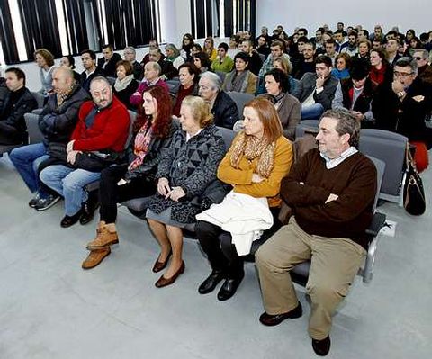 La familia de Guillermo, ayer, sentada en la primera fila.