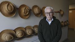 Luis vivi� toda su vida en A Coru�a, salvo el tiempo que pas� haciendo el servicio militar (en Menorca). Con 99 a�os su familia lo ingres� en la residencia p�blica de Volta do Castro, en Santiago, donde hoy cumpli� sus 100 a�os un hombre que reconoce que esperaba �un hospital� y encontr� un segundo hogar.