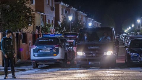 Coche fnebre con el cuerpo de uno de los dos fallecidos en el suceso de Pantoja