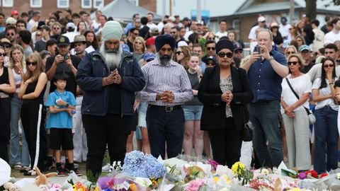 Musulmanes rezando en una de las vigilas por las quince v�ctimas