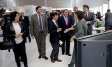 La alcaldesa de Cee, en primer t�rmino, con las dem�s autoridades en el acto de apertura. 