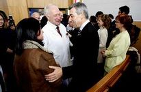 Luis Verde con Jos� Mar�a Fraga y Rosaura Leis, de Pediatr�a, el martes tras asumir el cargo.