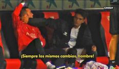 Una c�mara capt� el enfado de Aspas en el banquillo. 