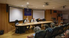 Al fondo, de izquierda a derecha, el director del m�ster, Eduardo Corbelle; el director de la Escola Polit�cnica Superior, Carlos Amiama, y la directora del Campus Terra, Marta Miranda