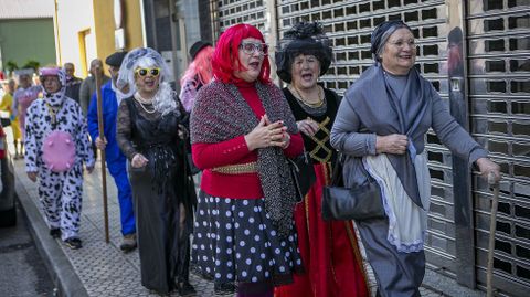 Entierro de la Cunca en Praia Xard�n (Boiro)