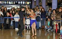 Bailarines de la Academia Pasos contribuir�n a amenizar la Festa da Filloa. 
