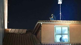 Imagen del hombre en lo alto del edificio en el que fue localizado