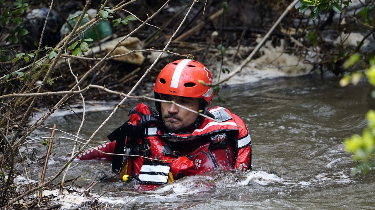 Localizadas dos prendas de vestir de la mujer que cayó al río el viernes en San Martín del Rey Aurelio