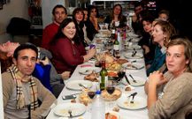 Los voluntarios del FIOT celebraron una merecida cena.