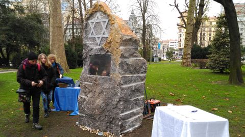 El monolito de homenaje a las vctimas del Holocausto en Oviedo