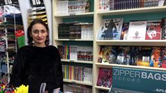 Roc�o Rodriguez, na secci�n da s�a librer�a dedicada aos c�mics