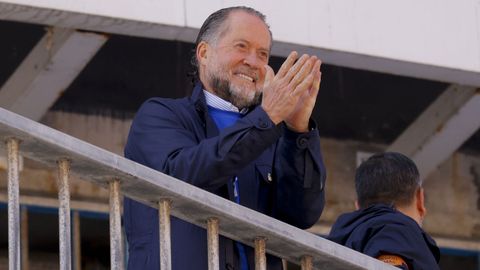 Juan Carlos Escotet, en el recibimiento de la afici�n al Deportivo antes del partido contra el Andorra