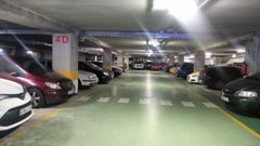 Cuatro plazas libres de 800. Imagen del dep�sito municipal tomada este mi�rcoles en la que puede verse una parte del recinto sin plazas libres, y que es com�n al resto del complejo. Explican en la Polic�a Local de Vigo que solo hay cuatro plazas que no est�n ocupadas por veh�culos de manera permanente.