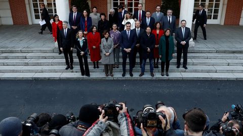 Foto de familia en el primer dia de trabajo del nuevo Gobierno