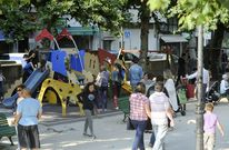 En d�as de buen tiempo, como ayer, la alameda estradense se queda peque�a. 