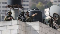 Soldados israeles durante una redada en Nablus la semana pasada.