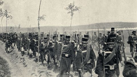 Un momento de la llegada de las columnas de infanter�a al Campo do Teixugo