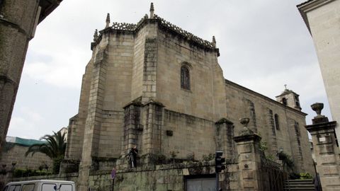 Iglesia de la Trinidad, vista de desde la plaza de Saco e Arce, en la que se aprecia su bside con crestera gtico-flamgera.