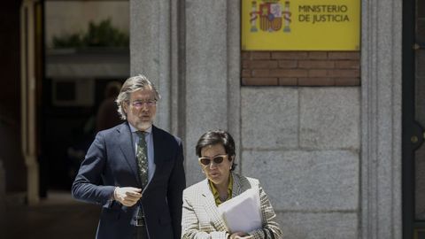 Juan Jos Carbonero, vocal de la APM, y Cristina Dexeus, de la Asociacin de Fiscales