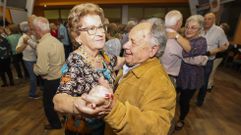 Jesusa V�zquez y Jos� Varela, matrimonio, 62 a�os casados, bailando este domingo en el Pazo
