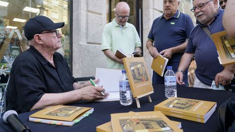 Miguel Anxo Fernández presentó el libro As fotos de Lola .