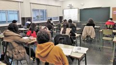 Alumnos de 4.� de ESO del IES Punta Candieira, en una sesi�n de otra edici�n de los presupuestos participativos