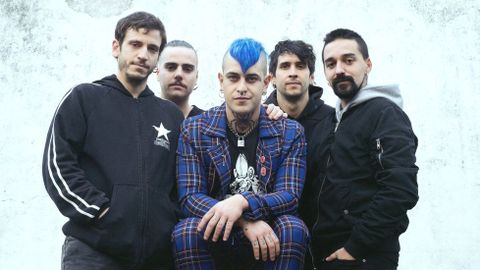 La banda de punk rock The Eskarallas actuar en el Clavicmbalo