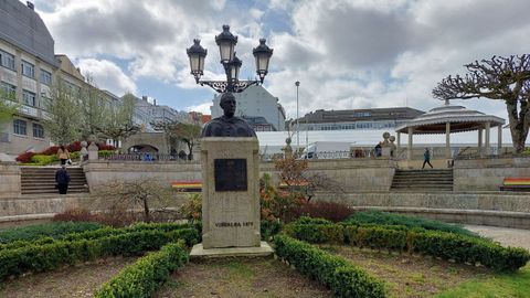 En el centro de la alameda de Vilalba hay un busto de Manuel Fraga, cuya retirada ya pidi� el BNG