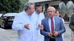 Jos� Manuel Rodr�iguez Fern�ndez, a la izquierda, con el alcalde Jos� Tom�