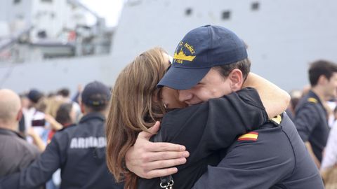 Abrazos eternos en la bienvenida a la Mndez Nez