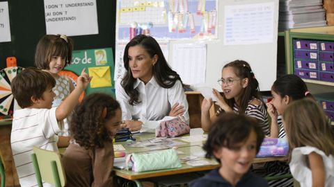 La reina Letizia, durante el acto del inicio del curso escolar este jueves en su antiguo colegio, La Gesta, en Oviedo