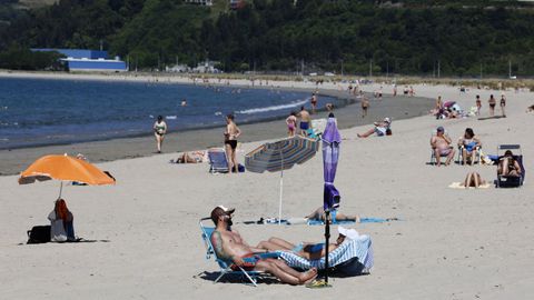 Gente en la playa de Covas, en Viveiro, el pasado d�a 13