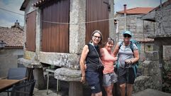 As peregrinas italianas Enmanuela Paro, Antonella Giacomini e a alemana Nadine de Boer