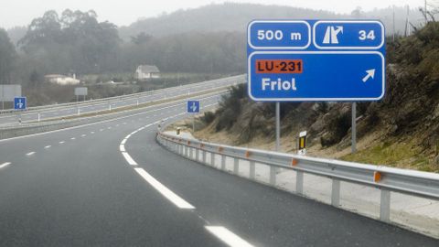 Salida de palas de rei. Vallas nuevas y viejas. Cuando se inaugur� la A-54 no se hizo constar en las vallas que se pod�a salir a Palas de Rei en la misma salida de Friol. Meses despu�s s� se puso una se�al en sentido Santiago, pero no en el caso del sentido hacia Lugo.