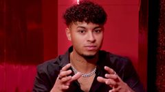 Kenneth, en una entrevista para La Red Room, con Malbert