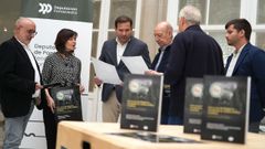 El diputado de Cultura de Pontevedra, Jorge Cubela, present� el concierto junto a Pepe �lvarez y a otros miembros del Coro Liceo de Vilagarc�a