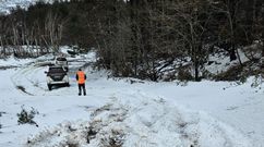 Los veh�culos del GES y de la Guardia Civil se quedaron a tres kil�metros del lugar donde estaba el hombre
