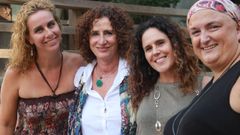Carolina Moñino (primera por la izquierda) junto a Pepa Horno, Elena González y Carmen Ruiz, psicólogas expertas en tratamiento y prevención de abusos a niños y autoras del libro «Poniendo alma al dolor»