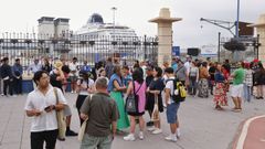 Casi6.000 cruceristas en A Corua en un domingo de nubes y alguna lluvia