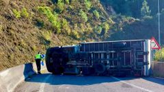 El accidente ocurri en el carril de acceso desde la AG-53 a la A-52 en sentido Vigo.