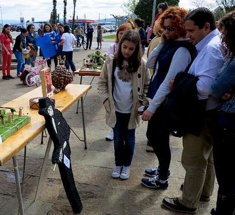 <span lang= es-es >Castelao, de paseo por O Corgo</span>. En O Grove, hasta el pol�tico galeguista se transform� en maio para celebrar la fiesta.