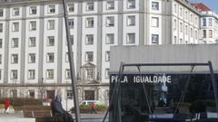 Dos de los seis m�dicos jubilados por el Sergas trabajan v�a telef�nica en el Fontenla Maristany