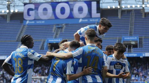Los jugadores del Fabril celebran uno de los goles anotados frente la UD Ourense