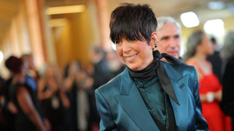 La compositora Diane Warren, que vuelve a estar nominada, por 17.� vez, al �scar a mejor canci�n original por �Dear Me�. Vestida de Armani