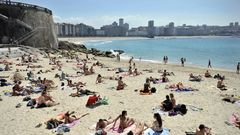 A Coru�a vive su d�a m�s c�lido del a�o en la playa