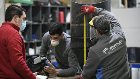 Empresa Proferplas de Laln trabajando con mascarillas 